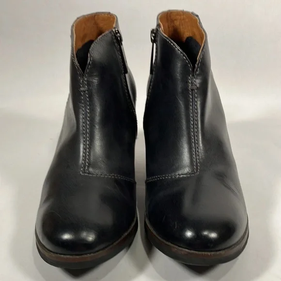 Bussola Ankle Boots - Picture 2 of 11